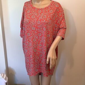 LuLaRoe Woman’s Size XS buttery soft Irma tunic